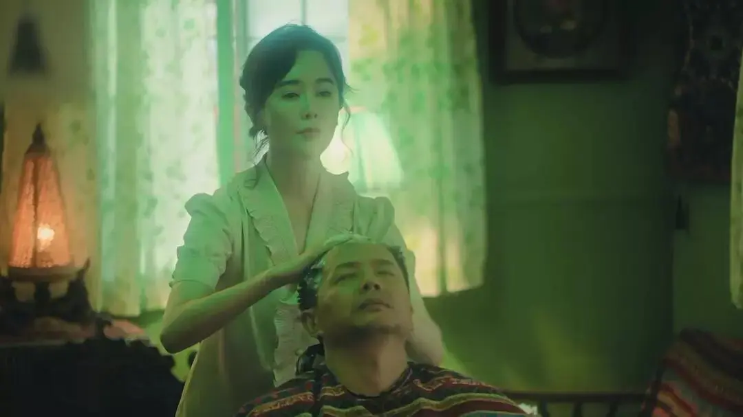 富牛网 48岁左小青一亮相，弹幕都疯了，《扫毒风暴》里见识岁月不败美人